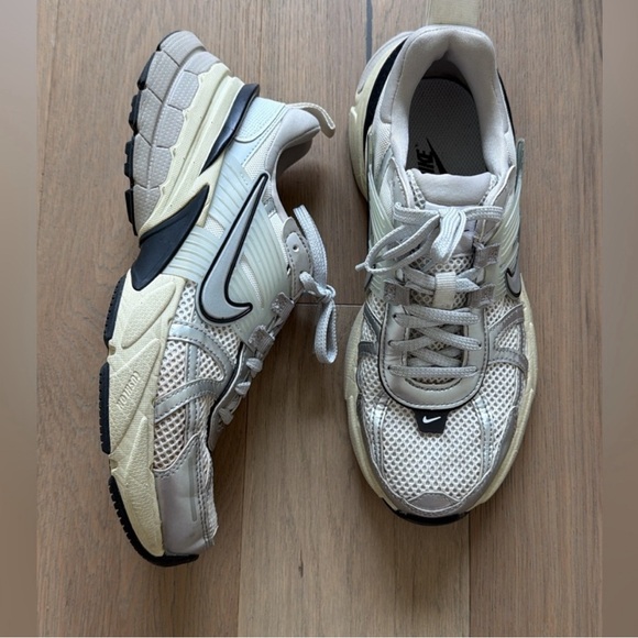 Nike Shoes - Nike Women’s V2k Run